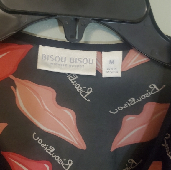 Bisou Bisou,women's shirt, Bisou Bisou women's button down shirt size M - Picture 6 of 6